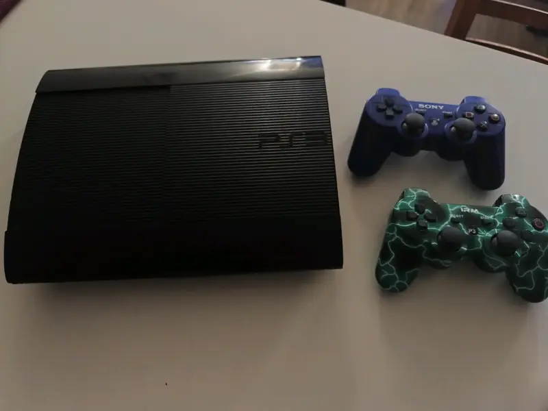 Consola PlayStation 3 con dos controles - 1