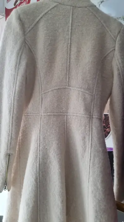 Abrigo beige Guess con botones dorados - miniatura 3