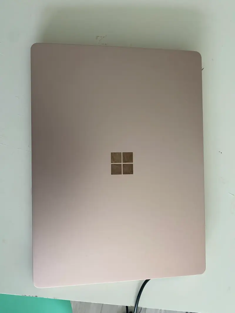 Laptop Microsoft Surface color rosa con Intel i5 - 2