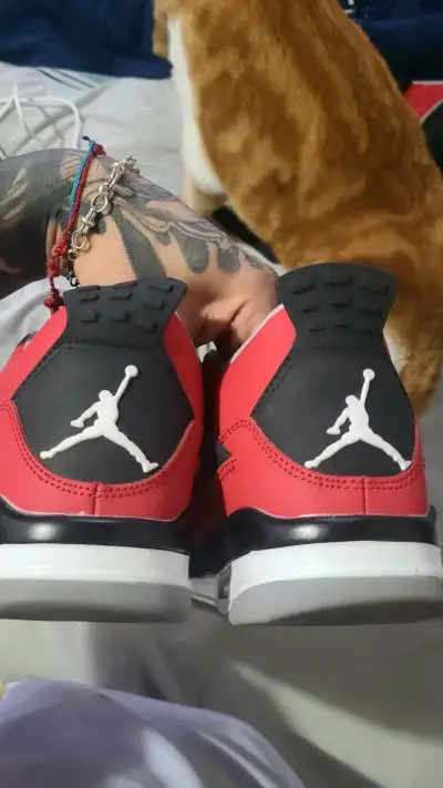 Zapatillas deportivas rojas estilo Jordan - miniatura 4