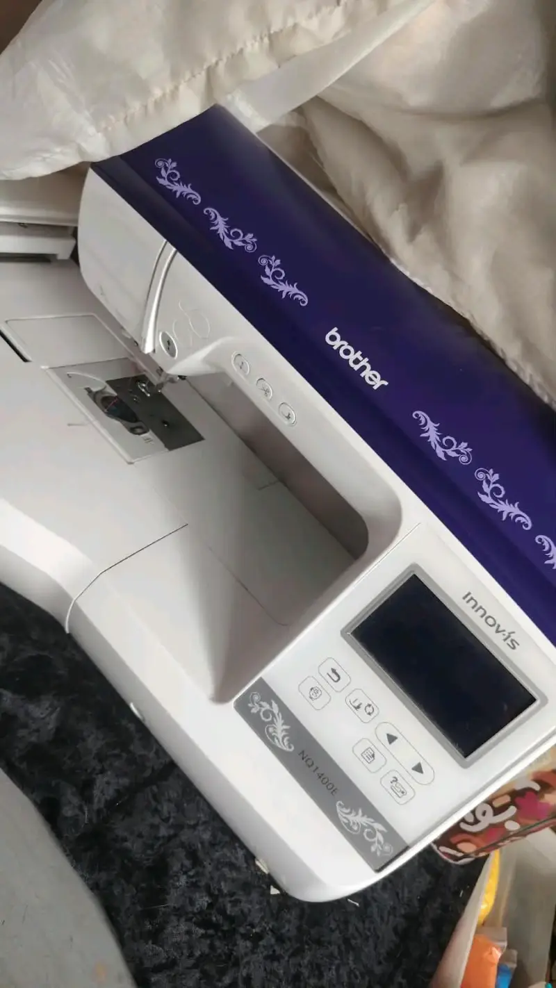 Máquina de coser Brother Innov-is NQ1400E - 1