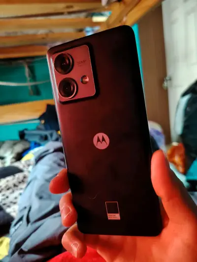 Smartphone Motorola con cámara de 50MP - miniatura 2