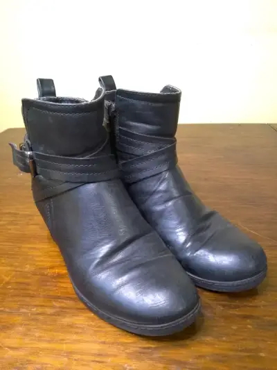 Botines de cuero negro con hebilla - miniatura 1