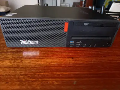 Computador de Escritorio Lenovo ThinkCentre M720e - miniatura 1
