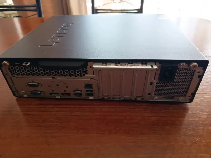 Computador de Escritorio Lenovo ThinkCentre M720e - 3