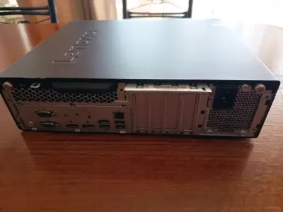 Computador de Escritorio Lenovo ThinkCentre M720e - miniatura 3