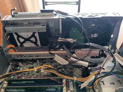 Computador de Escritorio Lenovo ThinkCentre M720e - miniatura 6