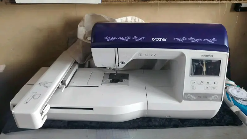 Máquina de coser Brother Innov-is NQ1400E - 2
