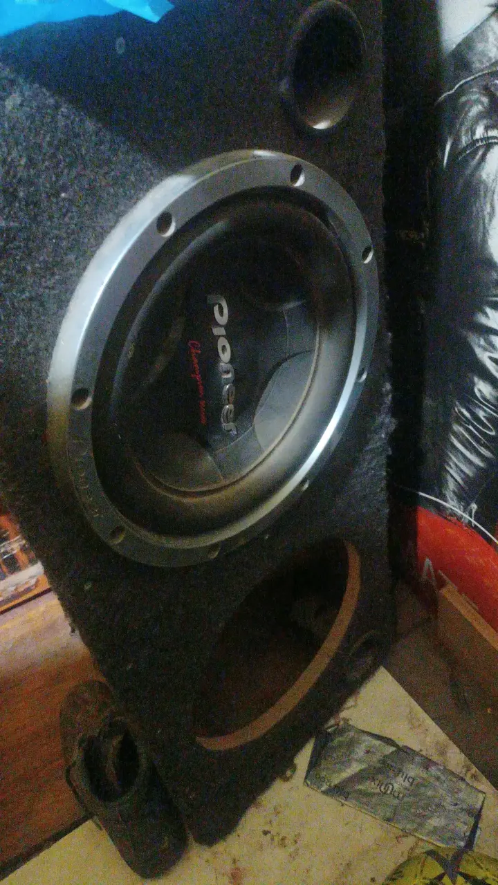 Sistema de audio para auto Genius con subwoofer Pioneer - 2