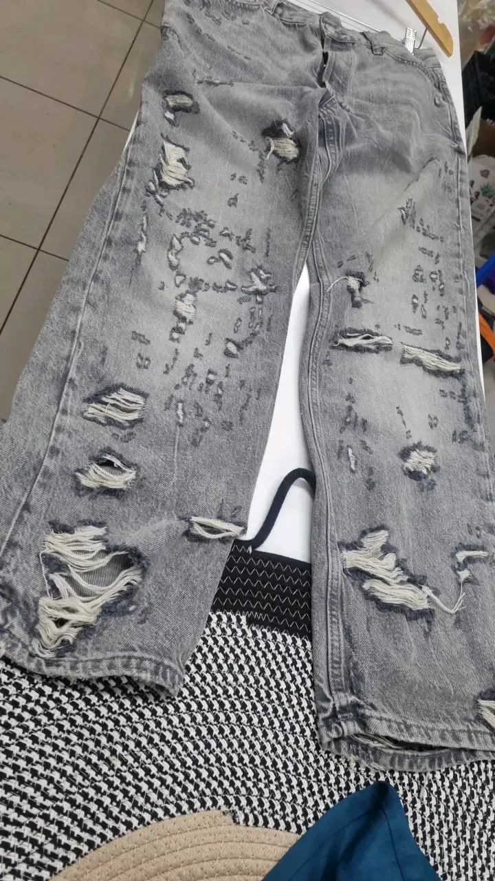 Jeans grises desgastados para hombre - 1