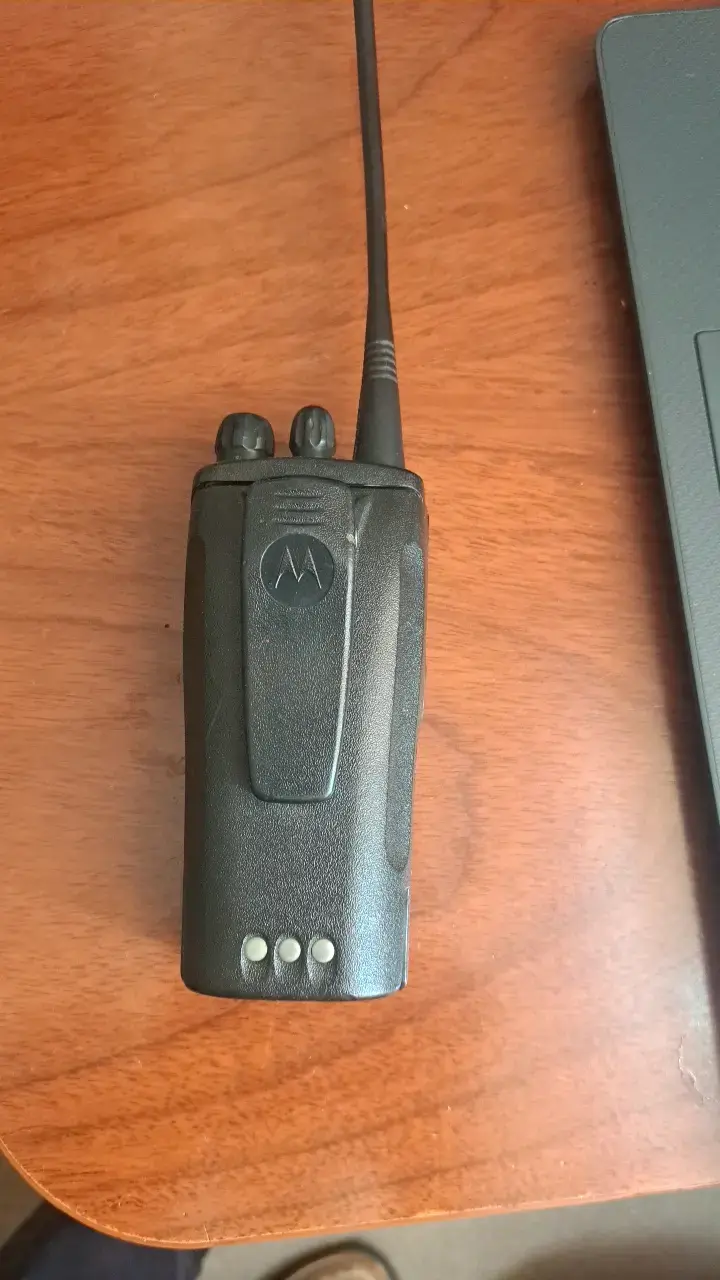 Radio portátil Motorola EP450s en buen estado - 2