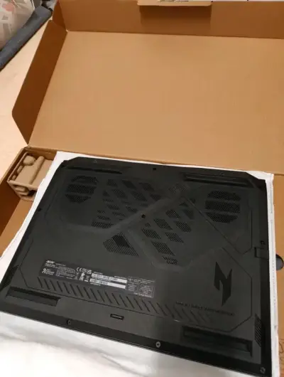 Laptop Acer Nitro V 16 con teclado retroiluminado - miniatura 2