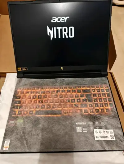 Laptop Acer Nitro V 16 con teclado retroiluminado - miniatura 4