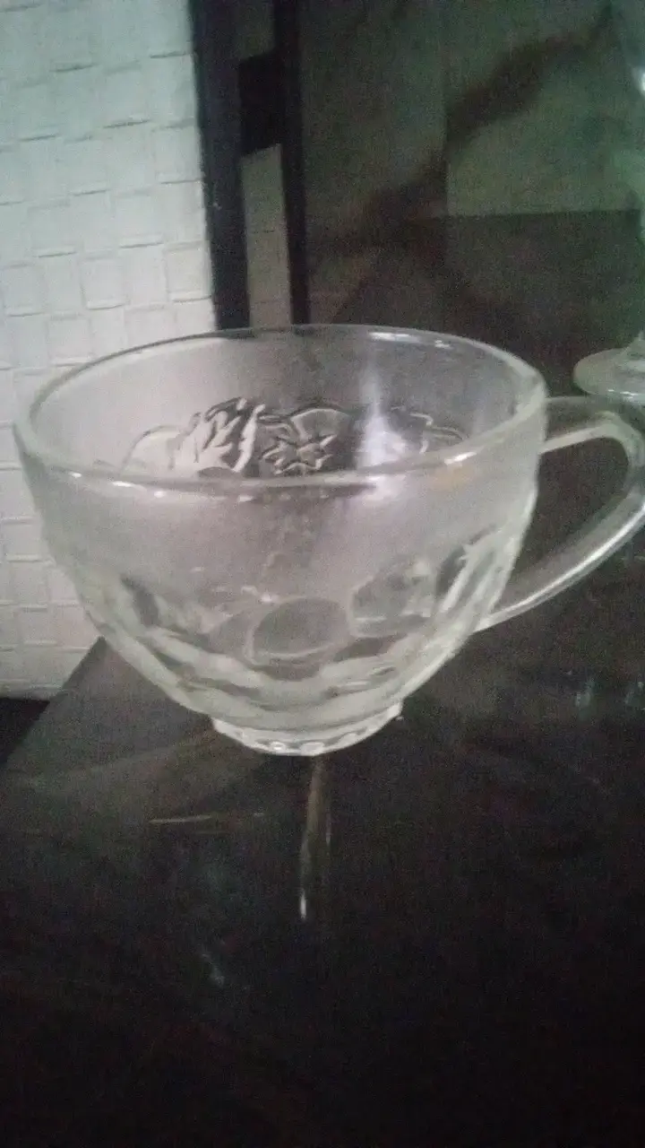 Set de copas y tazas de vidrio transparente - 2