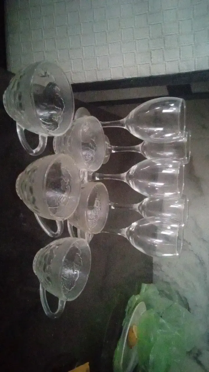 Set de copas y tazas de vidrio transparente - 3