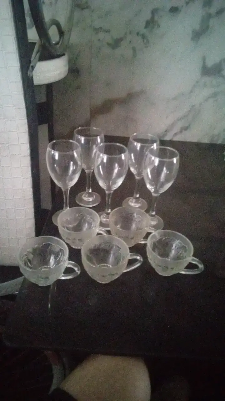 Set de copas y tazas de vidrio transparente - 4