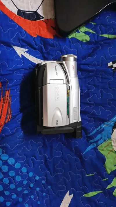 Cámara de video JVC Compact VHS 20x zoom - miniatura 1