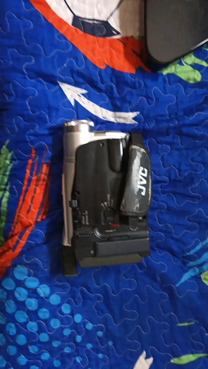 Cámara de video JVC Compact VHS 20x zoom - 3