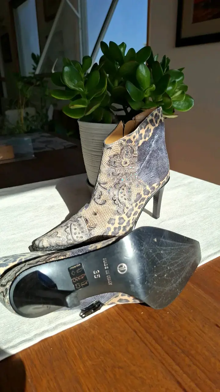 Botines de tacón animal print talla 35 - 1