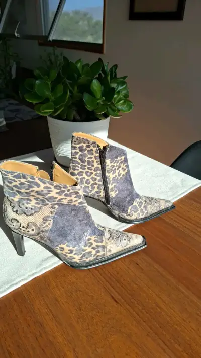 Botines de tacón animal print talla 35 - miniatura 3