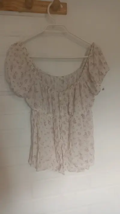 Blusa floral blanca talla L - miniatura 1