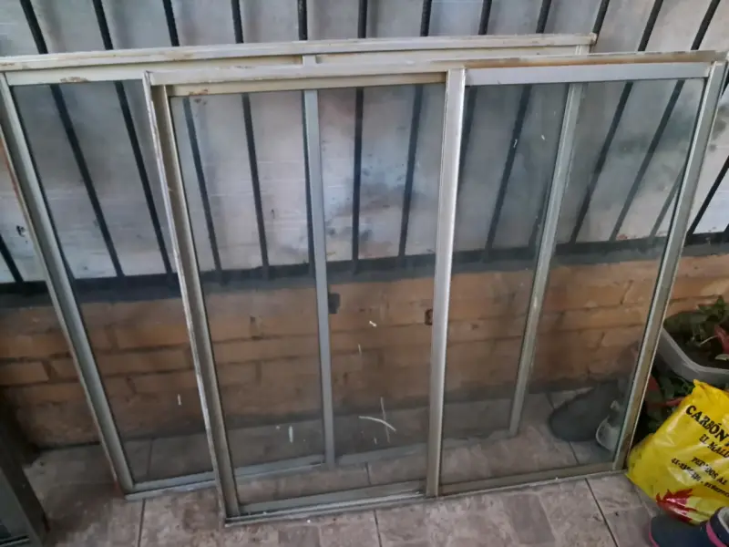 Ventana corredera de aluminio usada