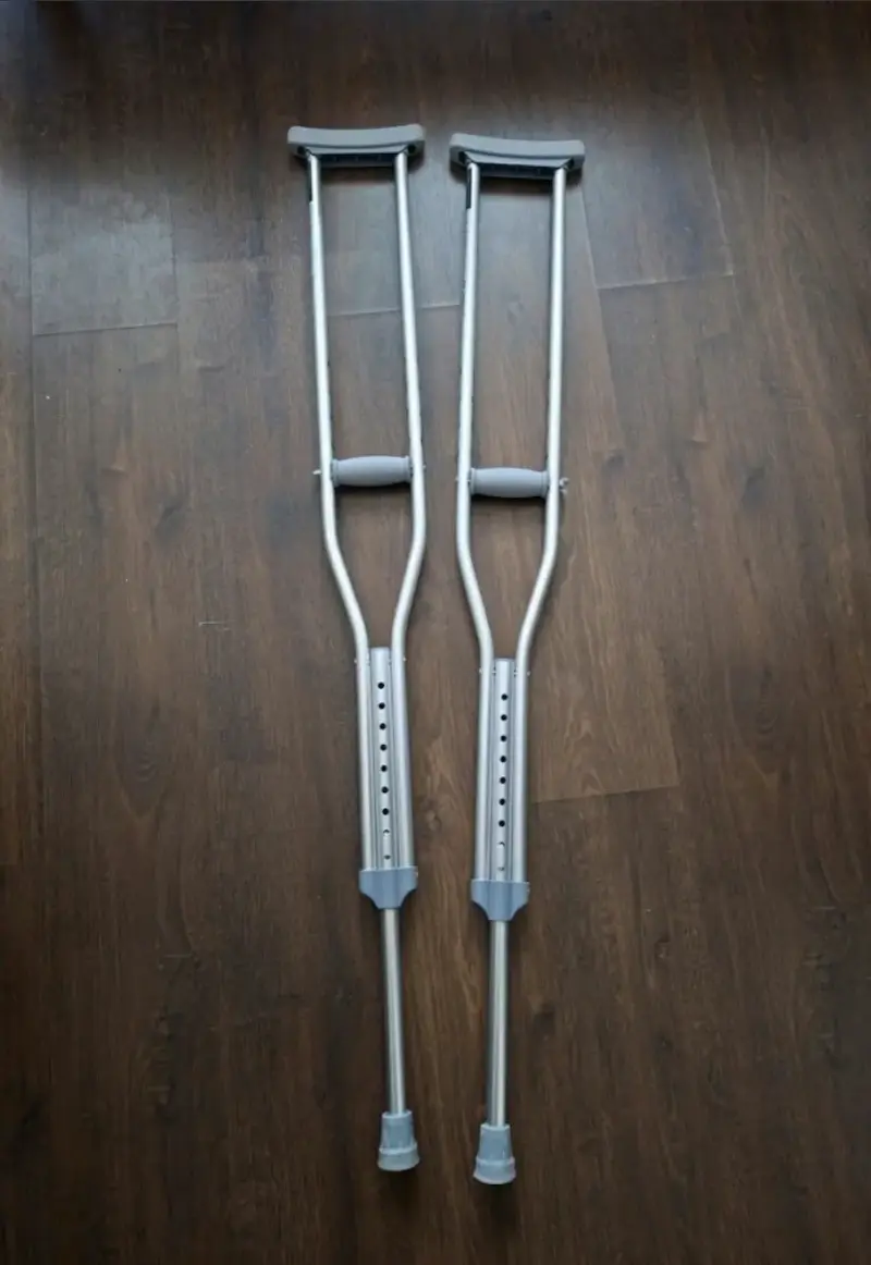 Par de Muletas de Aluminio Ajustables Casi Nueva
