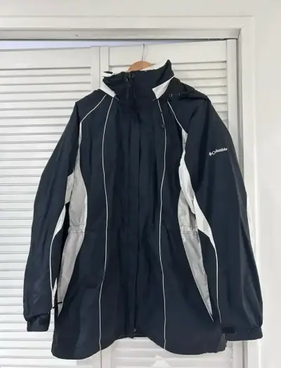 Chaqueta impermeable Columbia negra y blanca - miniatura 1