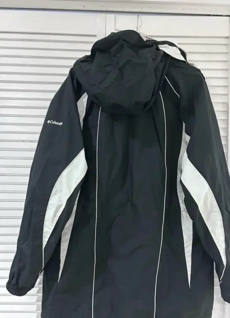 Chaqueta impermeable Columbia negra y blanca - 3
