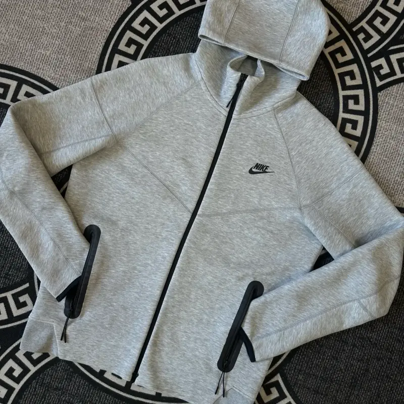 Polerón Nike Tech - 1