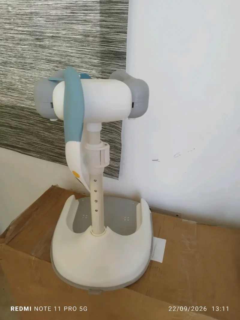 Ventilador de pie con diseño moderno