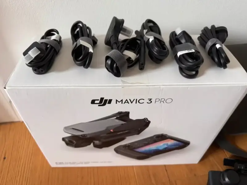 Drone DJI Mavic 3 Pro con Accesorios - 2