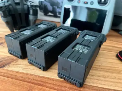 Drone DJI Mavic 3 Pro con Accesorios - miniatura 3