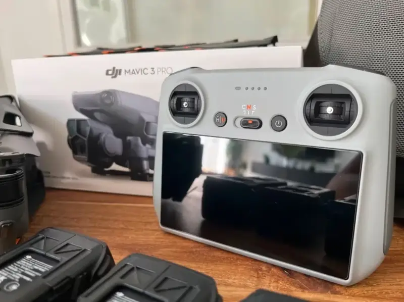 Drone DJI Mavic 3 Pro con Accesorios - 4