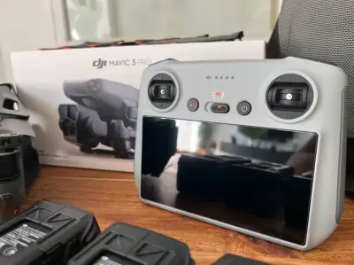 Drone DJI Mavic 3 Pro con Accesorios - miniatura 4