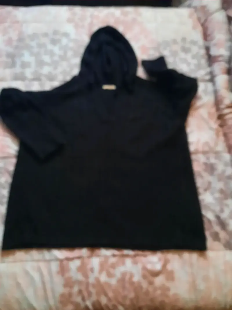 Suéter negro con capucha talla 3XL - 1