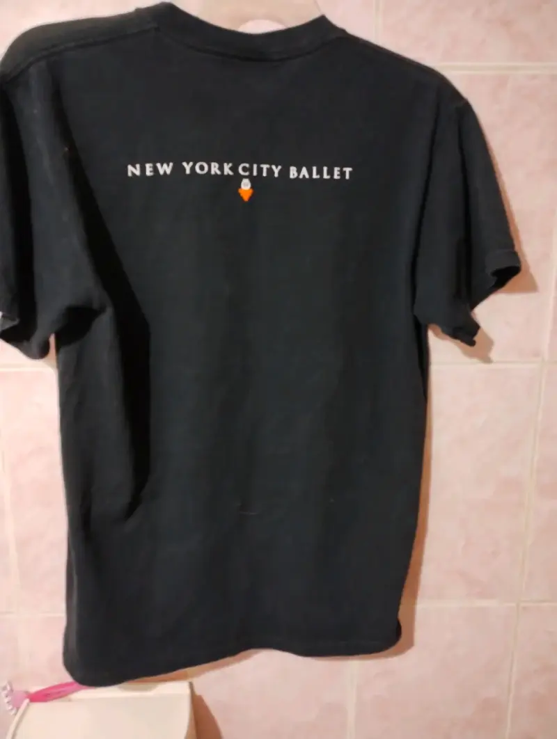 Polera negra Fruit of the Loom New York City Ballet - 3