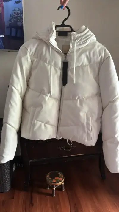 Chaqueta acolchada blanca con capucha Soviet - miniatura 1