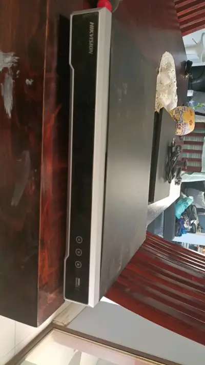 Grabador de Video Hikvision con Múltiples Puertos - miniatura 1