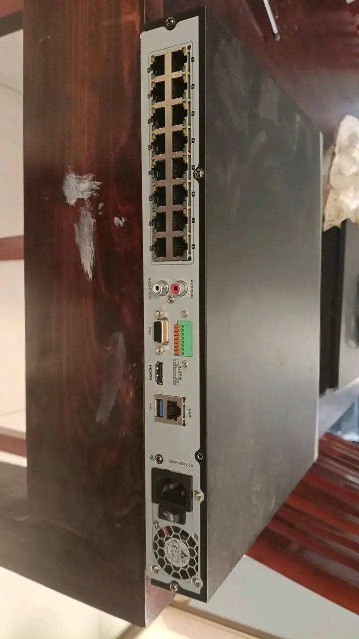 Grabador de Video Hikvision con Múltiples Puertos - 2
