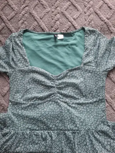 Vestido verde con estampado floral - miniatura 1