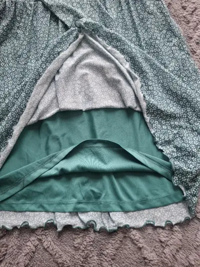 Vestido verde con estampado floral - miniatura 2