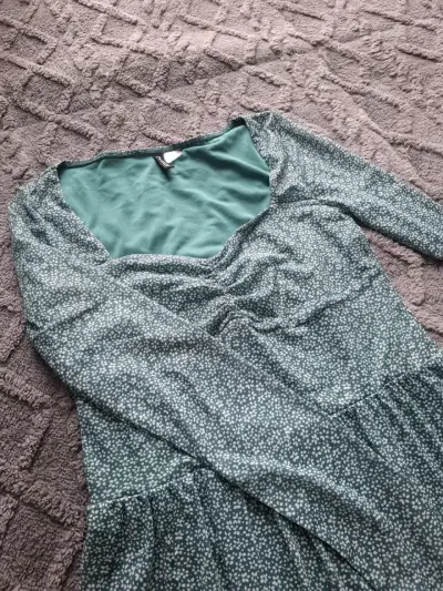 Vestido verde con estampado floral - miniatura 3