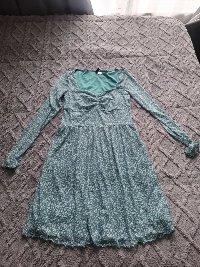 Vestido verde con estampado floral - 4