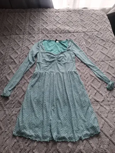 Vestido verde con estampado floral - miniatura 4
