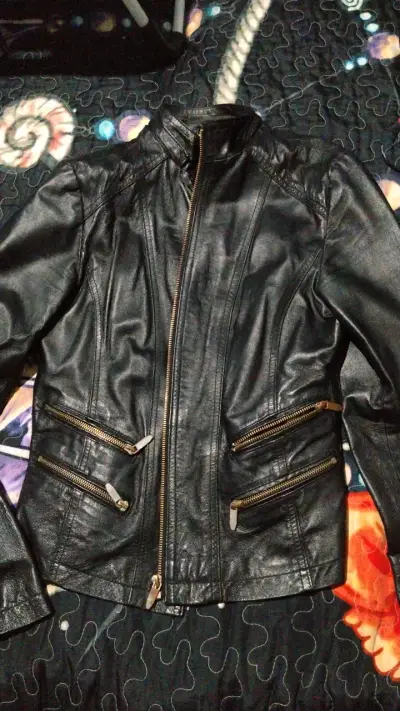 Chaqueta de cuero negra con forro animal print - miniatura 2