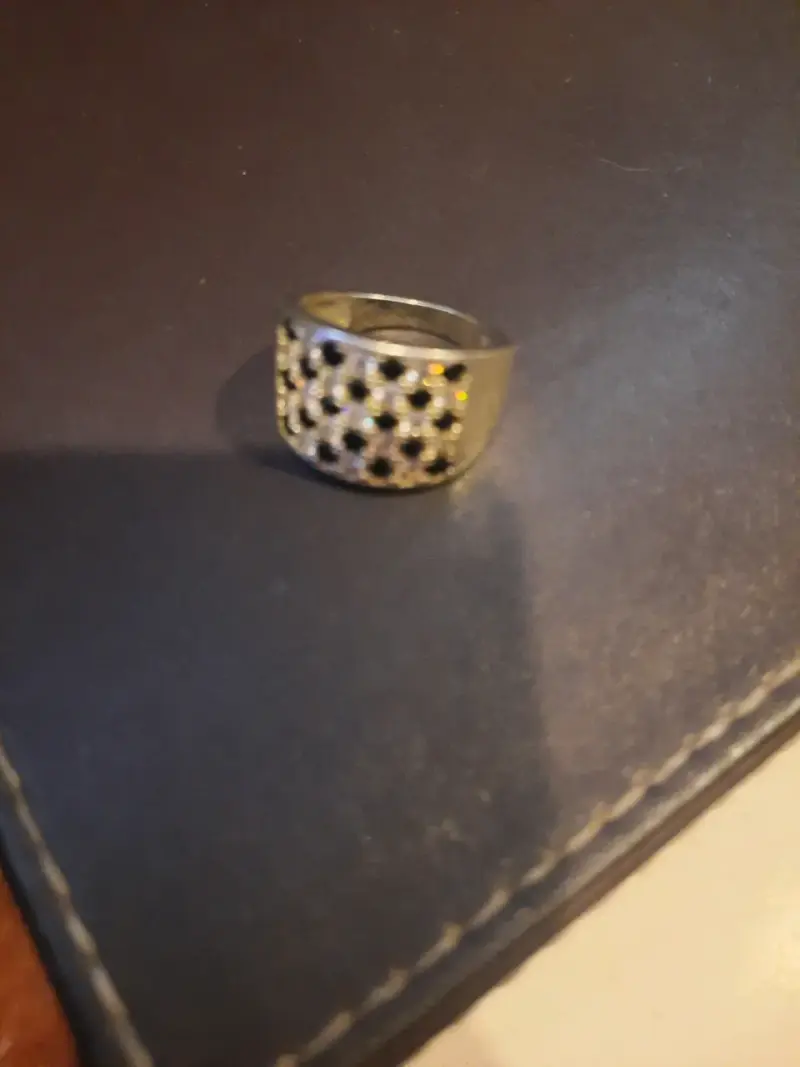 Anillo de plata con piedras negras - 1