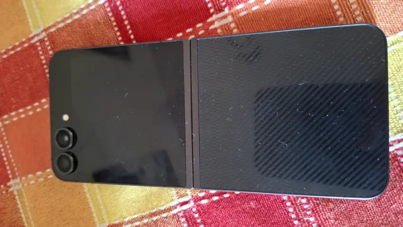 Samsung Galaxy Z Flip 6 , con detalles. - 6