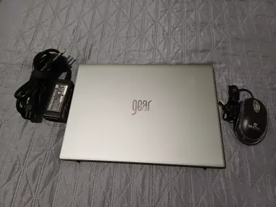 Notebook Gear Geranium con mouse y cargador - miniatura 1