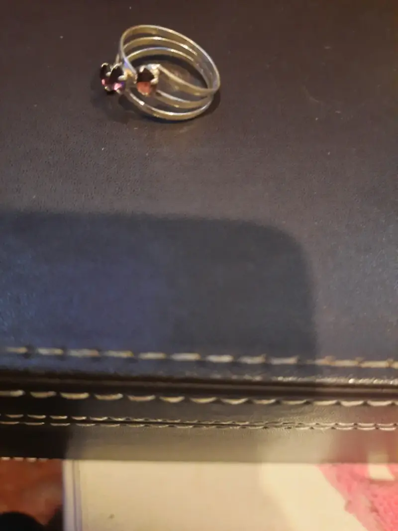 Anillo de plata con piedras rojas - 1